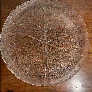 Elegant Leaf Design Glass Plate